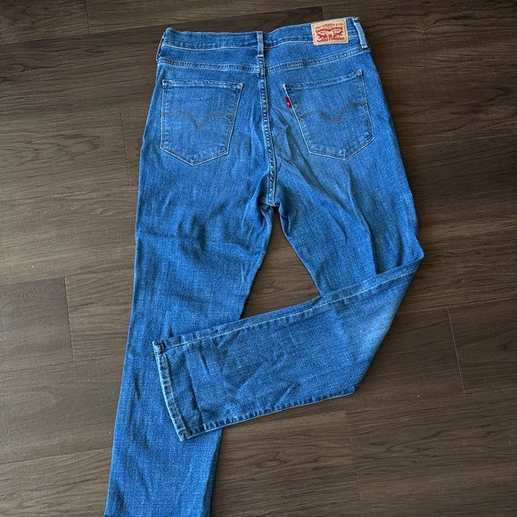 Levi's 724 High-Rise Straight Distressed Blue Jeans - Picture 4 of 4